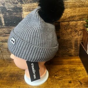 NEW Karl Lagerfeld Ribbed Cuffed
Beanie Pom Pom & Choupette
Charm Gray OSFA